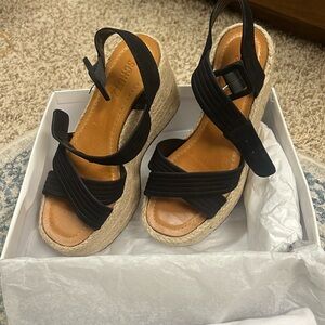 Beautiful schutz black wedges